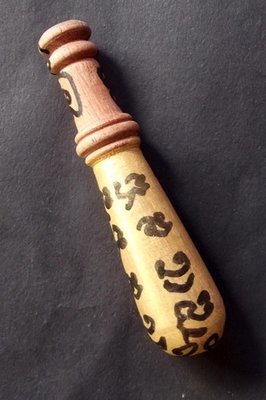 Sak Grabeur Mai Rang Hmoo - 2.5 Inch Long Sacred Pestle with Khmer spell inscription - sales and business increase for shopkeepers - Luang Por Sri Mueang - Wat Kantod 2552 BE Sak Grabeur Mai Rang Hmoo - 2.5 Inch Long Sacred Pestle with Khmer spell inscription - sales and business increase for shopkeepers - Luang Por Sri Mueang - Wat Kantod 2552 BE