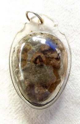 Yoni (Female Vulva) 'Ongk Kroo' Masterpiece Version - Nuea Pong Bpatamang Lokee + Chin Aathan Luan Hnaa Phaag (Prai powders + relic + 3 Takrut Prai Oil) 'Ruay Sap Ruay Sanaeh' Edition - Pra Ajarn Oe Yoni (Female Vulva) 'Ongk Kroo' Masterpiece Version - Nuea Pong Bpatamang Lokee + Chin Aathan Luan Hnaa Phaag (Prai powders + relic + 3 Takrut Prai Oil) 'Ruay Sap Ruay Sanaeh' Edition - Pra Ajarn Oe