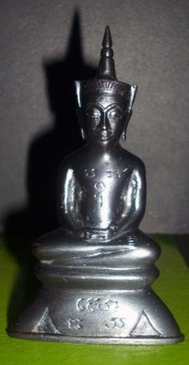 Pra Ngang Siarn Laem - Fang Tapu (coffin nail) + Takrut Ngern Koo (2 Takruts in sacred powder base) - Nuea Loha - Ajarn Kom Traiwaes - Price includes postage Pra Ngang Siarn Laem - Fang Tapu (coffin nail) + Takrut Ngern Koo (2 Takruts in sacred powder base) - Nuea Loha - Ajarn Kom Traiwaes - Price includes postage