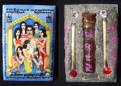 Locket Khun Phaen Jet Nang Plii - Nuea Pong Prai Nang Plii fang Ploi Sek + Nam Man Prai - 7 Prai Maidens powders with Gems and Prai Oil - Ajarn Wirataep + 7 Great Lay Masters - #93 - 199 Made Locket Khun Phaen Jet Nang Plii - Nuea Pong Prai Nang Plii fang Ploi Sek + Nam Man Prai - 7 Prai Maidens powders with Gems and Prai Oil - Ajarn Wirataep + 7 Great Lay Masters - #93 - 199 Made