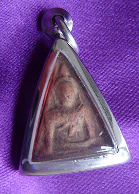Pra Nang Paya Chinarat Benjapakee amulet - Pim Sangkati (small size) - Nuea Din Phao - 'Run Midtrapap' (friendship edition) 2548 BE - Wat Rachaburana (Pitsanuloke) Pra Nang Paya Chinarat Benjapakee amulet - Pim Sangkati (small size) - Nuea Din Phao - 'Run Midtrapap' (friendship edition) 2548 BE - Wat Rachaburana (Pitsanuloke)