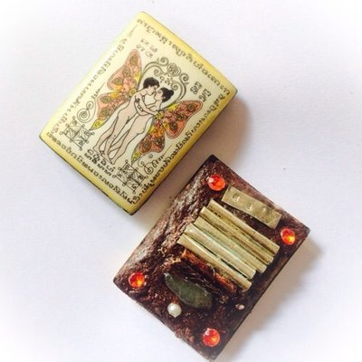 In Koo Maha Sanaeh Chai Rak Hying Love Locket (heterosexual version) - Montr Paetch Payatorn Edition 2556 BE - Luang Phu In (Wat Nong Meg) In Koo Maha Sanaeh Chai Rak Hying Love Locket (heterosexual version) - Montr Paetch Payatorn Edition 2556 BE - Luang Phu In (Wat Nong Meg)