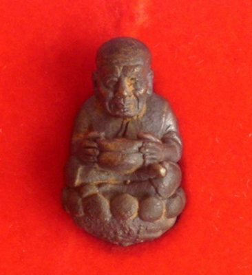 Roop Lor Boran Luang Por Tuad Bao Tup Pim Badtr Dto (large almsbowl hammered base) - Nuea Maha Chanuan (Dtok Nam Rerk) - Ajarn Daeng Opaso - Wat Rai (Pattani) code 1251 Roop Lor Boran Luang Por Tuad Bao Tup Pim Badtr Dto (large almsbowl hammered base) - Nuea Maha Chanuan (Dtok Nam Rerk) - Ajarn Daeng Opaso - Wat Rai (Pattani) code 1251