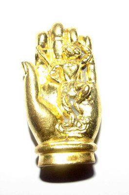 Fa Mer Yulai 如来神掌 Arahant's Hand - Gammagarn Code #89 - Nuea Tong Fa Badtr - Urai Buddha Hand holding Monkey God Subduing Demons - Luang Phu Bpun 2553 BE Fa Mer Yulai 如来神掌 Arahant's Hand - Gammagarn Code #89 - Nuea Tong Fa Badtr - Urai Buddha Hand holding Monkey God Subduing Demons - Luang Phu Bpun 2553 BE