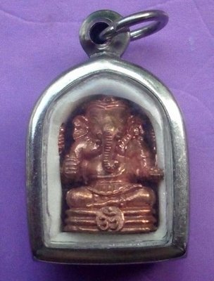 Pra Pikanes Pim Pang Maharat - Silapa Nakorn Boran - Nuea Tong Daeng Tuean - Wai Kroo Jatukam Ramatep '54 edition - Invocation Ceremony by Ajarn Apong Sagul Amorn Pra Pikanes Pim Pang Maharat - Silapa Nakorn Boran - Nuea Tong Daeng Tuean - Wai Kroo Jatukam Ramatep '54 edition - Invocation Ceremony by Ajarn Apong Sagul Amorn