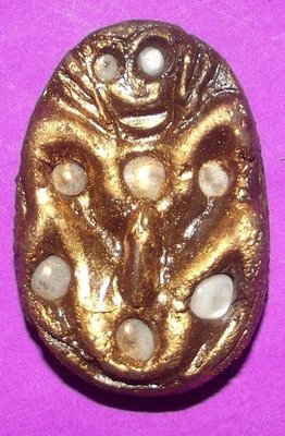 Por Sethee Kaa Khaay Dee (Wealthy Merchant with good sales) Fang Ploi Ud Muan Sarn Maha Sethee (semi precious stones and magical elements) Nuea Daeng (red sacred powders) - Pra Ajarn Oe Putto Raksa Por Sethee Kaa Khaay Dee (Wealthy Merchant with good sales) Fang Ploi Ud Muan Sarn Maha Sethee (semi precious stones and magical elements) Nuea Daeng (red sacred powders) - Pra Ajarn Oe Putto Raksa