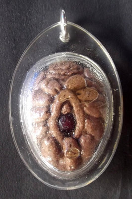 Yoni (Female Vulva) - Nuea Pong Bpatamang Lokee + Takrut Tong Parachik (Prai powders + 1 Precept Breaker Takrut + 1 Yantra Foil + Prai Oil) 'Ruay Sap Ruay Sanaeh' Edition - Pra Ajarn Oe Yoni (Female Vulva) - Nuea Pong Bpatamang Lokee + Takrut Tong Parachik (Prai powders + 1 Precept Breaker Takrut + 1 Yantra Foil + Prai Oil) 'Ruay Sap Ruay Sanaeh' Edition - Pra Ajarn Oe