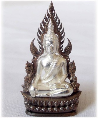 Pra Putta Chinarat (Loi Ongk Statuette) 'Jom Rachan' (Warrior King) edition 2555 BE - Nuea Ngern Sum Nava (Silver Buddha & Nava Loha Arch) - Wat Pra Sri Radtana Maha Tat Pra Putta Chinarat (Loi Ongk Statuette) 'Jom Rachan' (Warrior King) edition 2555 BE - Nuea Ngern Sum Nava (Silver Buddha & Nava Loha Arch) - Wat Pra Sri Radtana Maha Tat