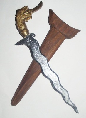 1st edition Moon Ritual Spirit Dagger 7 Inch blade with Hongsa Head hilt and Spell Inscriptions - Blessed by LP Prohm and the Khao Or Masters 1st edition Moon Ritual Spirit Dagger 7 Inch blade with Hongsa Head hilt and Spell Inscriptions - Blessed by LP Prohm and the Khao Or Masters