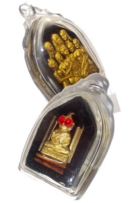 Khun Phaen Sanaeh Jet Naree Pan Hlak 'Ongk Kroo' (7 Enchanted Maidens embracing a pillar) + Pra Ngang Ta Daeng + 6 Takrut in Prai Oil - 'Ran Sa-Or Yer Niang' edition 2555 BE - Luang Por Khern Khun Phaen Sanaeh Jet Naree Pan Hlak 'Ongk Kroo' (7 Enchanted Maidens embracing a pillar) + Pra Ngang Ta Daeng + 6 Takrut in Prai Oil - 'Ran Sa-Or Yer Niang' edition 2555 BE - Luang Por Khern