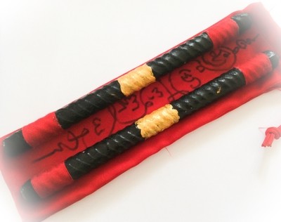 Takrut Maha Jakkapat Dtak Chueak Long Rak Mad Daay Daeng Akom - Kong Grapan Amulet, Red Satin Yant Bag - 9 Inches - Ajarn Plien - Wat Don Sala Takrut Maha Jakkapat Dtak Chueak Long Rak Mad Daay Daeng Akom - Kong Grapan Amulet, Red Satin Yant Bag - 9 Inches - Ajarn Plien - Wat Don Sala