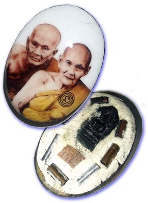 Locket Koo Luang Por Tuad Luang Phu Doo (Ongk Kroo Chak Khaw) with Pra Nakprok + 7 Takrut, Civara Robe + Hair of L.P. Doo (last ever edition) - Wat Sakae 2532 BE Locket Koo Luang Por Tuad Luang Phu Doo (Ongk Kroo Chak Khaw) with Pra Nakprok + 7 Takrut, Civara Robe + Hair of L.P. Doo (last ever edition) - Wat Sakae 2532 BE