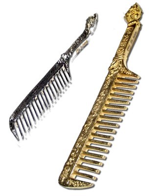 Hwee Maha Mongkol Money Comb of Great Blessings, Naga Head Handles - 2 Comb Collectors Box Set - Chanuan Gao Phiw Tong/Ngern Luang Phu Maha Kam Daeng - Sadta Mongkol Edition 2555 BE Hwee Maha Mongkol Money Comb of Great Blessings, Naga Head Handles - 2 Comb Collectors Box Set - Chanuan Gao Phiw Tong/Ngern Luang Phu Maha Kam Daeng - Sadta Mongkol Edition 2555 BE