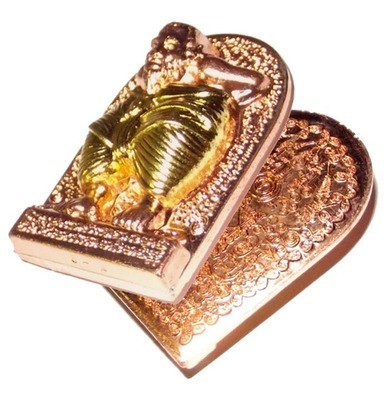 Hun Payont Dta Ba Khaw - Nuea Tong Daeng Hnaa Tong Fa Badtr (Copper + Almsbowl Brass) - 'Hmeun Yant' Edition (1000 Yantra) 2555 BE - Por Tan Kloi Hun Payont Dta Ba Khaw - Nuea Tong Daeng Hnaa Tong Fa Badtr (Copper + Almsbowl Brass) - 'Hmeun Yant' Edition (1000 Yantra) 2555 BE - Por Tan Kloi
