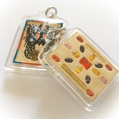 Taep Jamlaeng Butterfly King- Pim Lek -Multi Colored Frame+White Powders - (1 Look Namo Plug+16 Ploi Sek Gems+ 2 Silver Takrut)- Sae Yid 60 Edition Taep Jamlaeng Butterfly King- Pim Lek -Multi Colored Frame+White Powders - (1 Look Namo Plug+16 Ploi Sek Gems+ 2 Silver Takrut)- Sae Yid 60 Edition