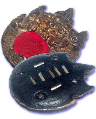 Taep Pra Rahu Jab Dtawan Ongk Kroo - Nuea Nava Loha 9 Takrut 4 Gems - Asura Eclipse God - 'Sang Hor Chan' 2555 BE Edition - Kroo Ba Lerd - Wat Tung Man Dtai Taep Pra Rahu Jab Dtawan Ongk Kroo - Nuea Nava Loha 9 Takrut 4 Gems - Asura Eclipse God - 'Sang Hor Chan' 2555 BE Edition - Kroo Ba Lerd - Wat Tung Man Dtai