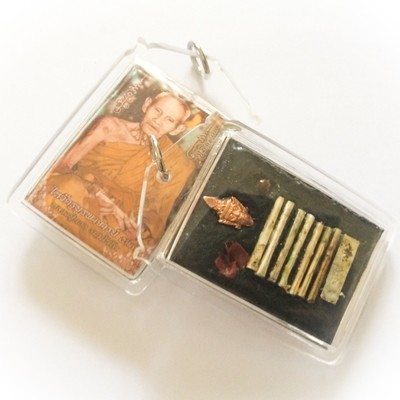 Locket Roop Muean Chak Fa (Jumbo) - Run Wai Kroo Burapajarn 52 edition - Pre-encased Waterproof Plastic Casing - Luang Phu Nong Tammachodto - Wat Wang Sri Tong 7 Takrut Gammagarn special edition Locket Roop Muean Chak Fa (Jumbo) - Run Wai Kroo Burapajarn 52 edition - Pre-encased Waterproof Plastic Casing - Luang Phu Nong Tammachodto - Wat Wang Sri Tong 7 Takrut Gammagarn special edition