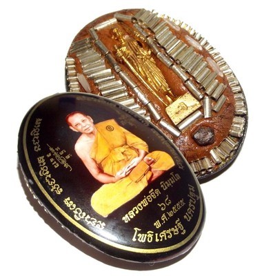 Locket Jumbo 5 x 4 Cm - Mang Mee Sri Sukh (Pim Roop Khai Dtem Ongk) - 108 Takrut Pra Radtana Trai Spell Inserts + Pra Sivali - 2555 BE Masterpiece Amulet - Luang Por Jerd Nimmalo Locket Jumbo 5 x 4 Cm - Mang Mee Sri Sukh (Pim Roop Khai Dtem Ongk) - 108 Takrut Pra Radtana Trai Spell Inserts + Pra Sivali - 2555 BE Masterpiece Amulet - Luang Por Jerd Nimmalo