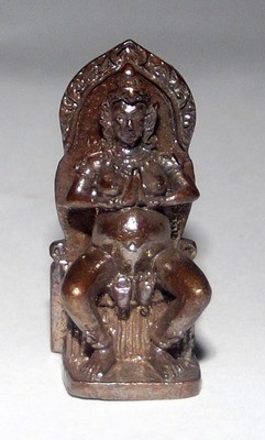 Mae Nang Pim with In Koo on rear face - Nuea Tong Daeng Phiw Fai (Flamed Sacred Copper) - Luang Phu Ap + Luang Phu Yaem 'Ruam Baramee Puttakun' edition 2555 BE Mae Nang Pim with In Koo on rear face - Nuea Tong Daeng Phiw Fai (Flamed Sacred Copper) - Luang Phu Ap + Luang Phu Yaem 'Ruam Baramee Puttakun' edition 2555 BE