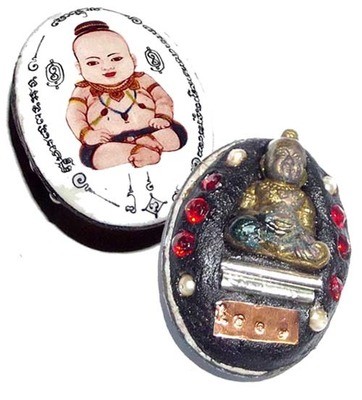 Kumarn Nuea Tong Ongk Kroo Locket - 2 Takrut + 4 Pearls + 6 Ploi Sek Gems - Montr Paetch Payatorn Jantr Sorn Jantr edition 2556 BE - Luang Phu In (Wat Nong Meg) Kumarn Nuea Tong Ongk Kroo Locket - 2 Takrut + 4 Pearls + 6 Ploi Sek Gems - Montr Paetch Payatorn Jantr Sorn Jantr edition 2556 BE - Luang Phu In (Wat Nong Meg)