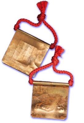 Phaen Yant Hneeb Metta Maha Niyom Dtamrap Boran Lanna (Ancient Lanna Style folded Yantra Foil Takrut with red cord) 'Sang Hor Chan' 2555 BE Edition - Kroo Ba Lerd - Wat Tung Man Dtai Phaen Yant Hneeb Metta Maha Niyom Dtamrap Boran Lanna (Ancient Lanna Style folded Yantra Foil Takrut with red cord) 'Sang Hor Chan' 2555 BE Edition - Kroo Ba Lerd - Wat Tung Man Dtai