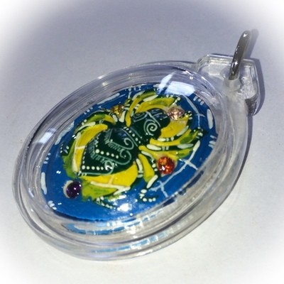 Maeng Mum Maha Pokasap 'Money Trap Spider' - Krob Rorb 40 Sae Yid 60 Edition 2557 BE - hand painted, 2 Takrut, 10 Gemstones 1 Pikanes - Kroo Ba Krissana Maeng Mum Maha Pokasap 'Money Trap Spider' - Krob Rorb 40 Sae Yid 60 Edition 2557 BE - hand painted, 2 Takrut, 10 Gemstones 1 Pikanes - Kroo Ba Krissana