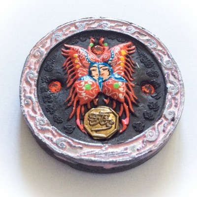 Taep Pamorn Jantr Loi Maha Pokasap Sariga Dong- Butterfly King Floating Moon in Pink Frame with Black Sariga Dong Powders - (1 Look Namo Plug+ 2 Silver Takrut + 16 Gems)- Sae Yid 60 Edition Taep Pamorn Jantr Loi Maha Pokasap Sariga Dong- Butterfly King Floating Moon in Pink Frame with Black Sariga Dong Powders - (1 Look Namo Plug+ 2 Silver Takrut + 16 Gems)- Sae Yid 60 Edition
