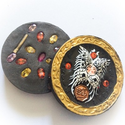 Taep Pamorn Jantr Loi Maha Pokasap - Butterfly King Floating Moon in Gold Frame with Black Sariga Dong Powders - (1 Look Namo Plug+ 2 Silver Takrut + 16 Gems) Sae Yid 60 Edition Free Casing Taep Pamorn Jantr Loi Maha Pokasap - Butterfly King Floating Moon in Gold Frame with Black Sariga Dong Powders - (1 Look Namo Plug+ 2 Silver Takrut + 16 Gems) Sae Yid 60 Edition Free Casing