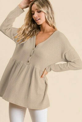 THERMAL BUTTONED FRONT TOP WITH RUFFLED HEM THERMAL BUTTONED FRONT TOP WITH RUFFLED HEM