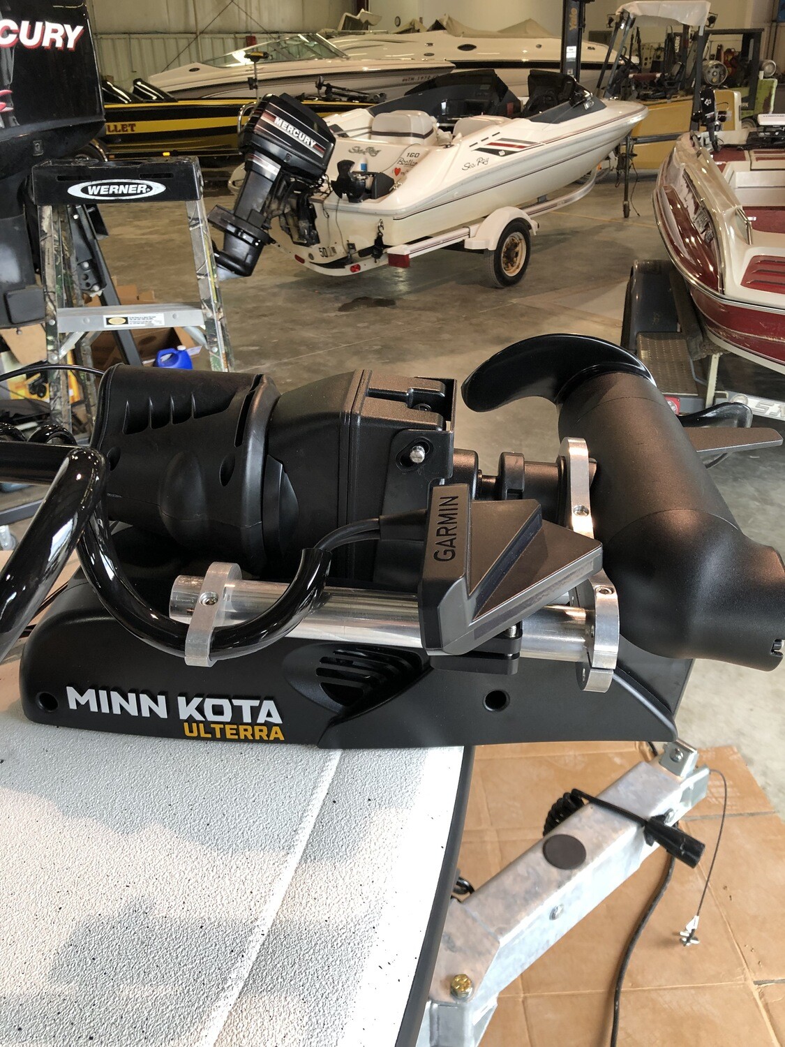 minn-kota-ulterra-livescope-mounting-system