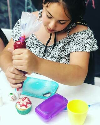 BEGINNER CUPCAKE DECORATING CLASS - KIDS TERM 2 - Thursdays (7 May - 11 June 2020)