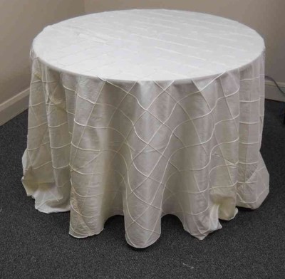 4-inch Pintuck Taffeta Tablecloth (132 4-inch Pintuck Taffeta Tablecloth (132
