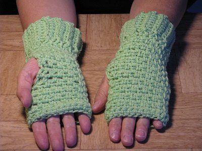 Crochet Green Finger-less Hand Warmers Crochet Green Finger-less Hand Warmers