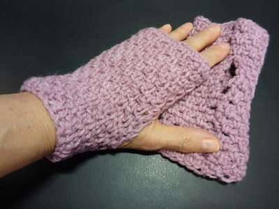 Crochet Pink Finger-less Hand Warmers Crochet Pink Finger-less Hand Warmers