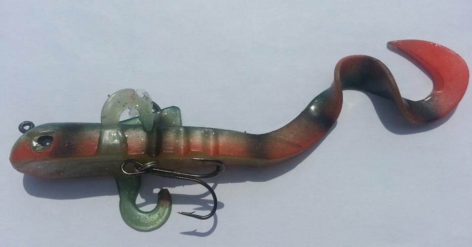 shallow diver creature pike lure ( eel imitation) 00104