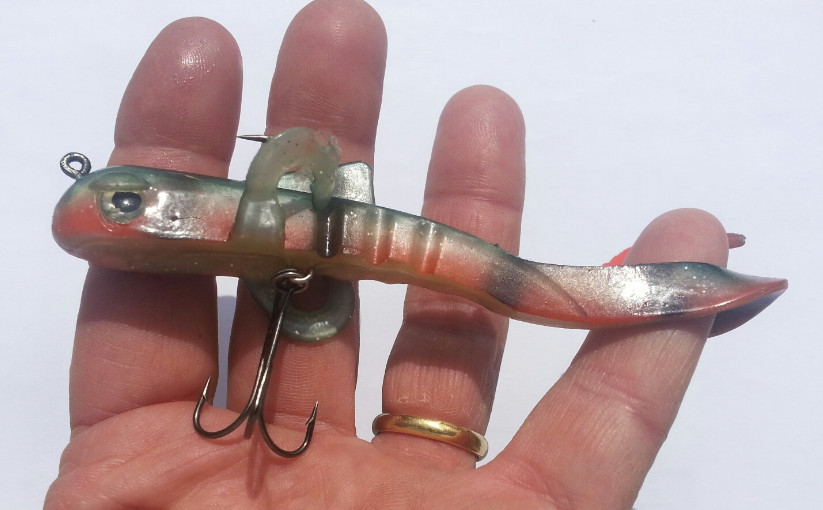 shallow diver creature pike lure ( eel imitation)
