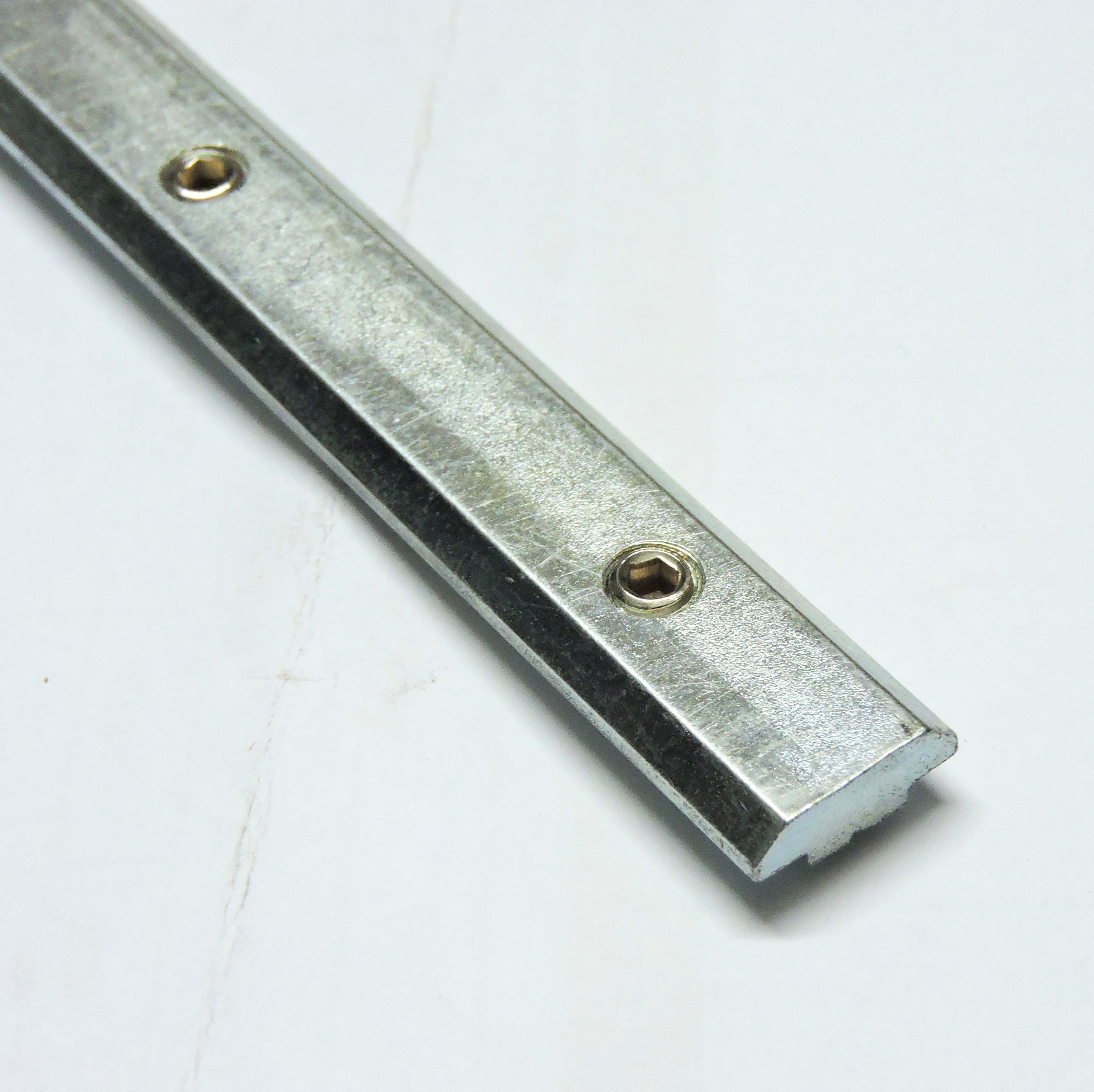 V slot vs t slot