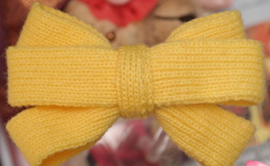 Knitted bowknot hair clip
