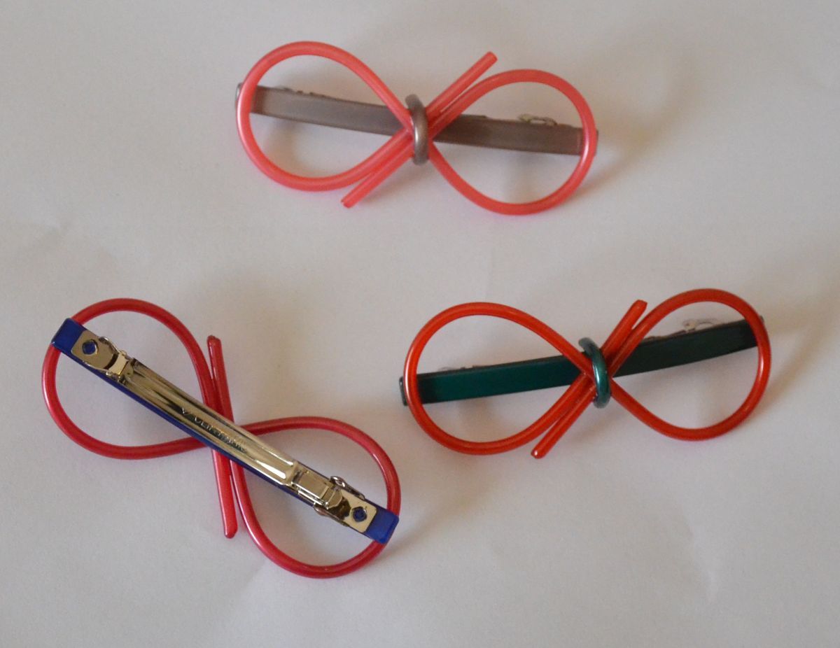 Round bow-tie acrylic hair clip
