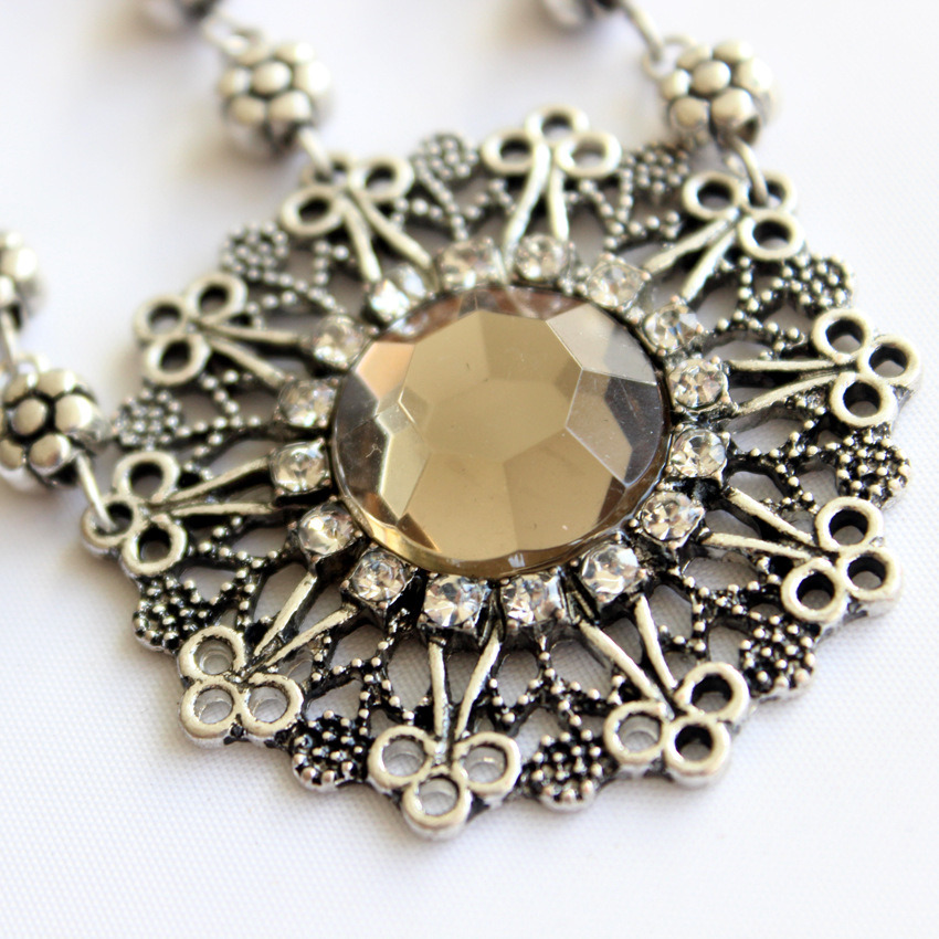 Big gem flower petals head chain