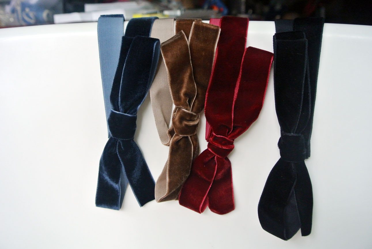 Velvet bow-tie elastic headband