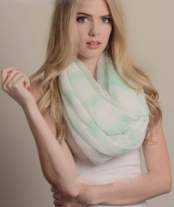 Wide strips infinity scarf