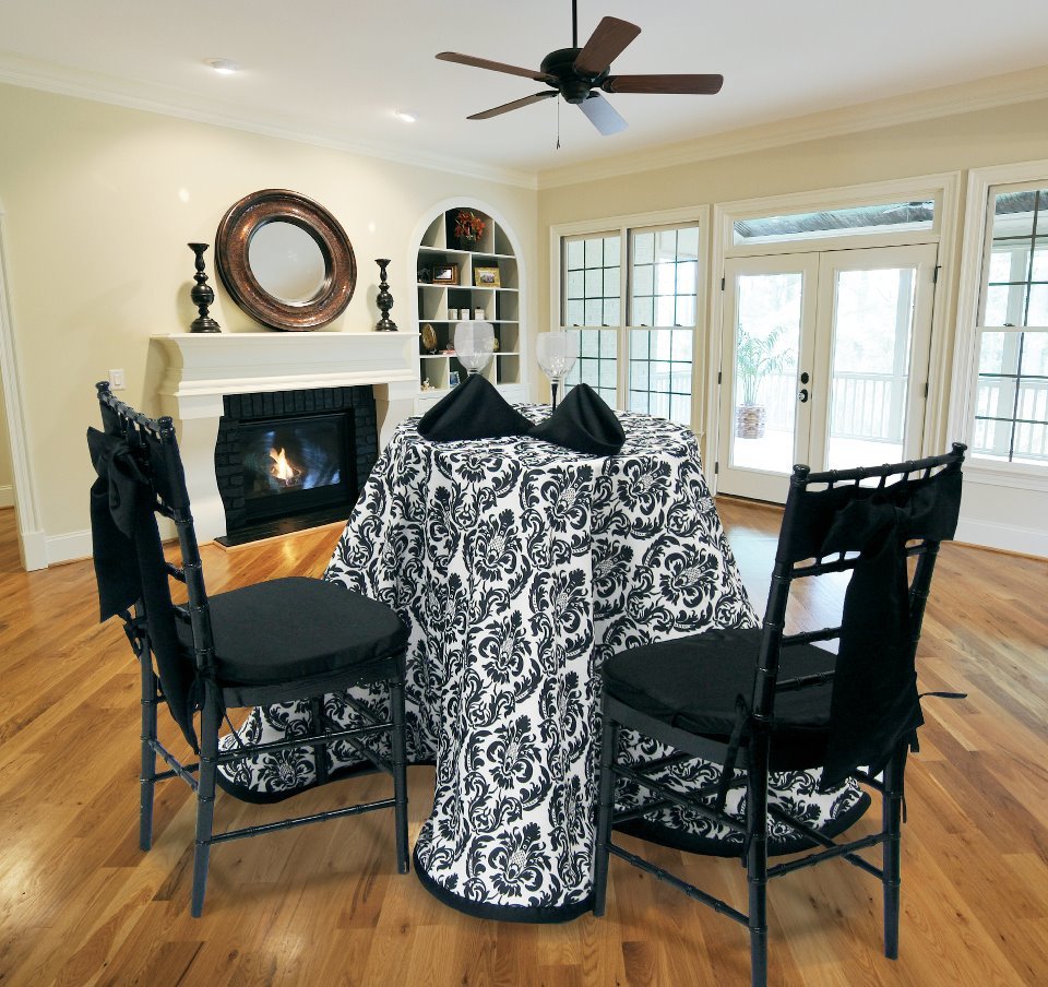 Black & White Damask Square Tablecloths Black & White Damask Square Tablecloths
