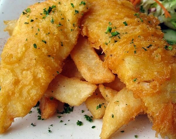 Beer Battered Fish & Chips
(lunch 12-3pm) Beer Battered Fish & Chips
(lunch 12-3pm)