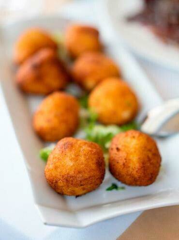 Chicken & Chorizo Arancini (5)
(lunch 12-3pm) Chicken & Chorizo Arancini (5)
(lunch 12-3pm)