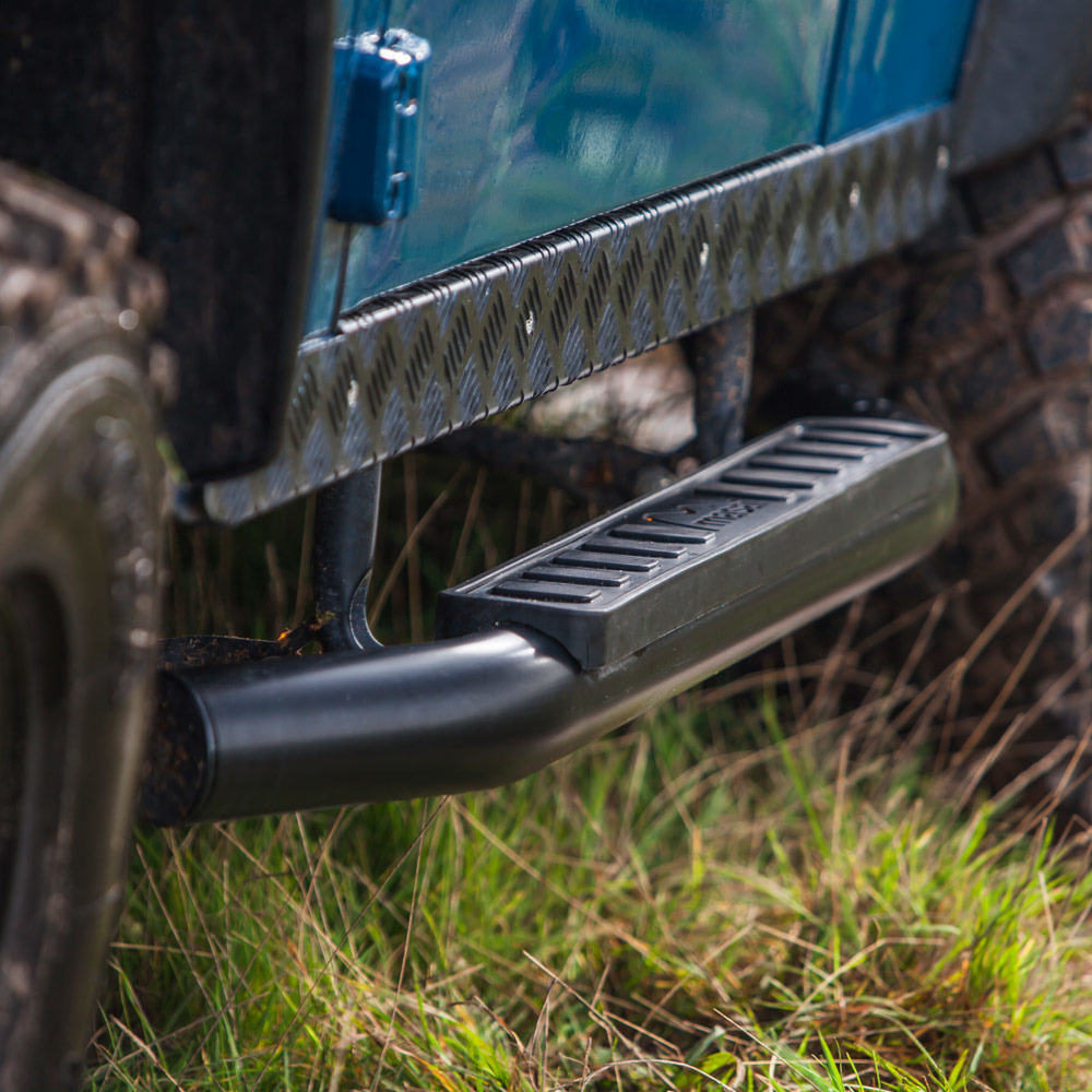 "Fire and Ice" style Tubular Side Steps for Land Rover Defender