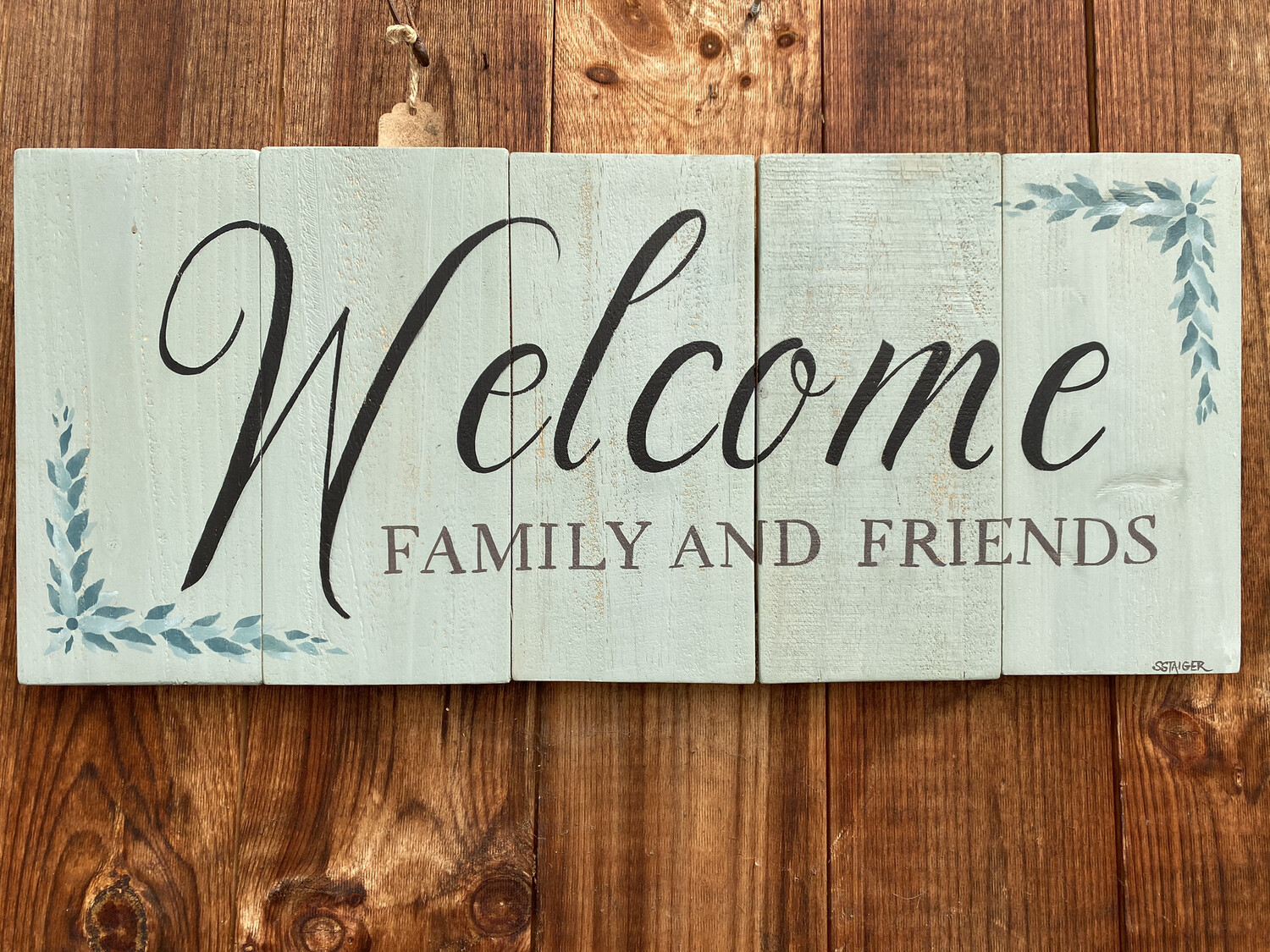 Welcome Family & Friends Wallhanging | Finely Finished by Sandra Staiger Welcome Family & Friends Wallhanging | Finely Finished by Sandra Staiger