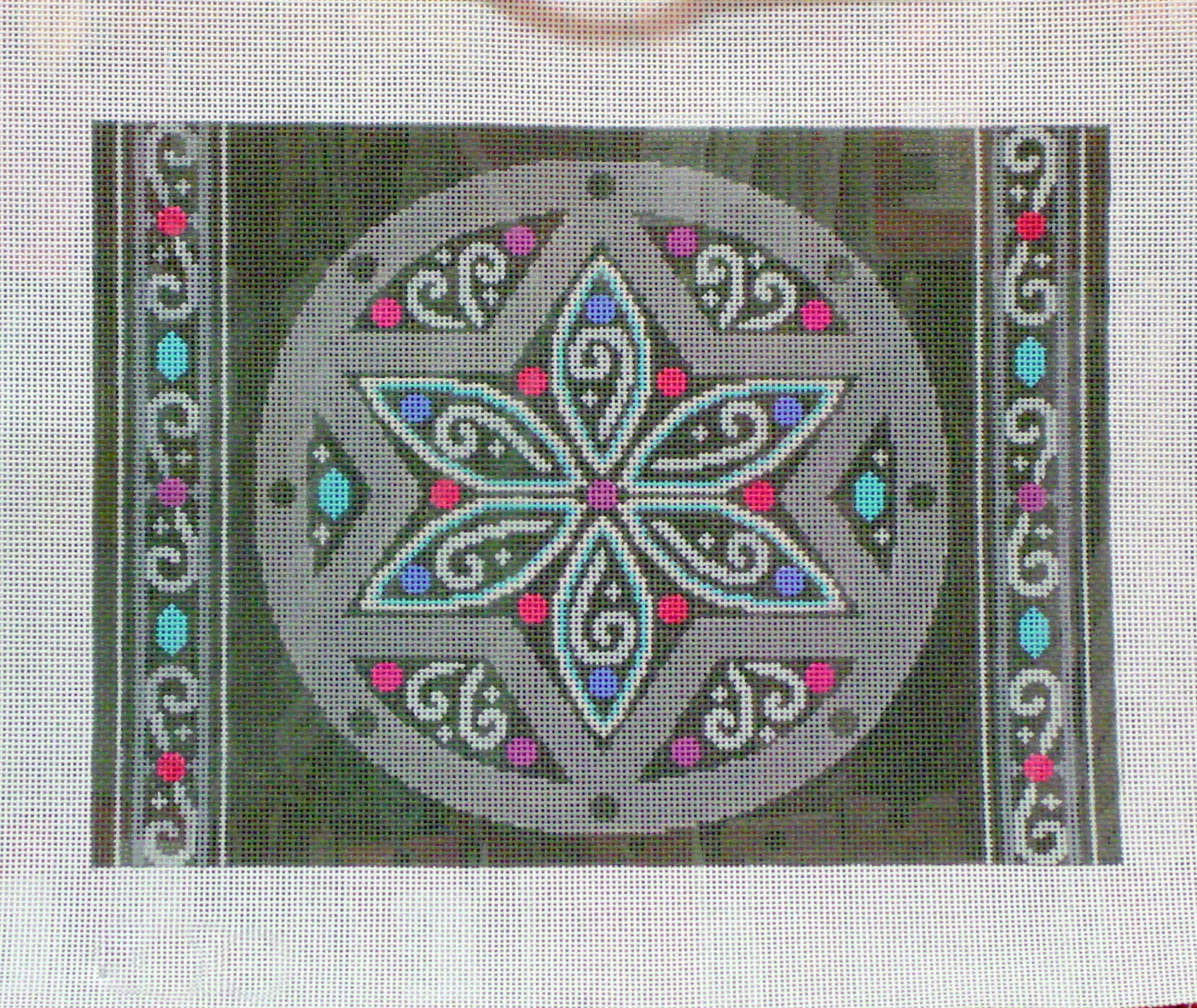 Jewelled Round Tallis Bag ST79