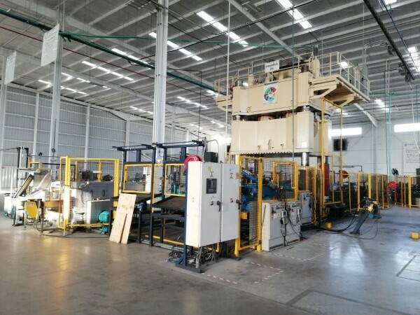 1 – USED 2,000 TON MACRODYNE HYDRAULIC DOWN ACTING 4-POST PRESS 1 – USED 2,000 TON MACRODYNE HYDRAULIC DOWN ACTING 4-POST PRESS