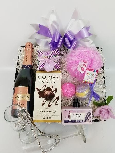 Champagne: Pamper Her Champagne: Pamper Her